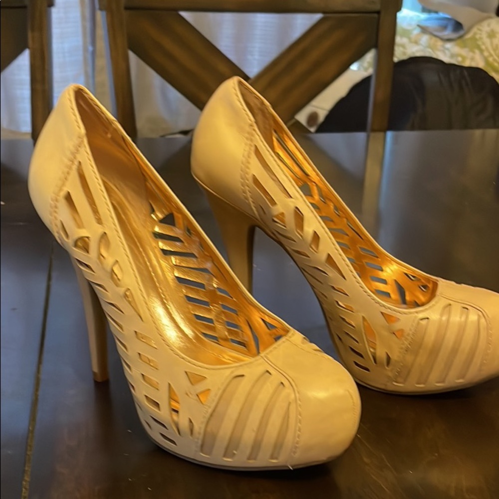 BCBG nude heels